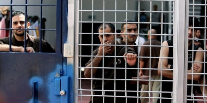 الأسرى الفلسطينيون يواصلون إضرابهم لليوم الثامن في سجون إسرائيل